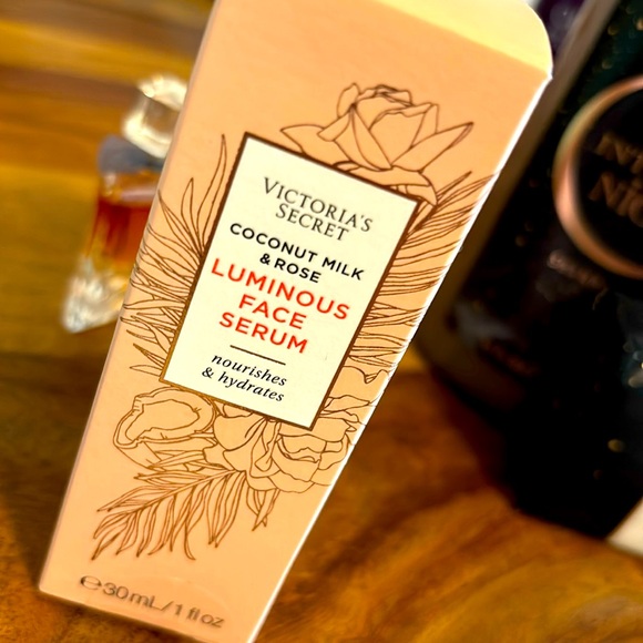 Victoria’s Secret Rose & coconut serum - Picture 1 of 5